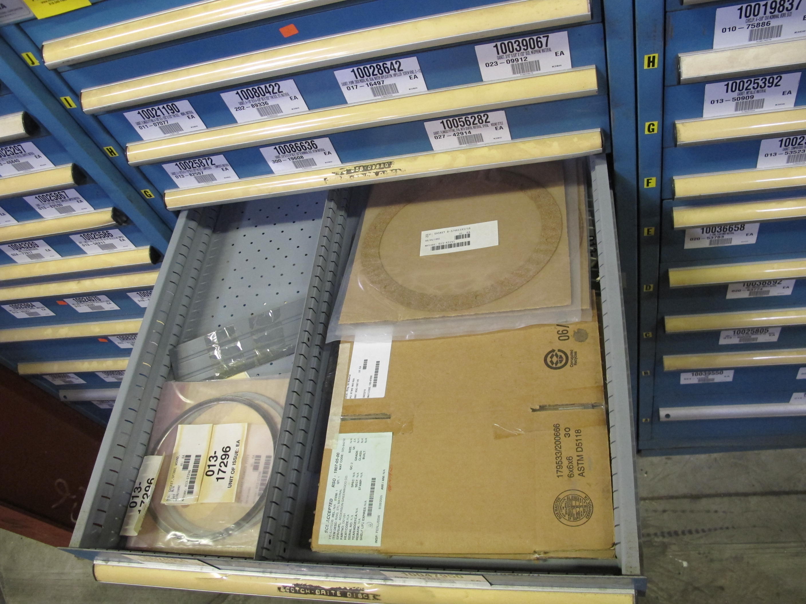 LISTA HEAVY DUTY 10-DRAWER PARTS CABINET W/ CONTENTS (W-50) LOADING & HANDLING FEE $25-